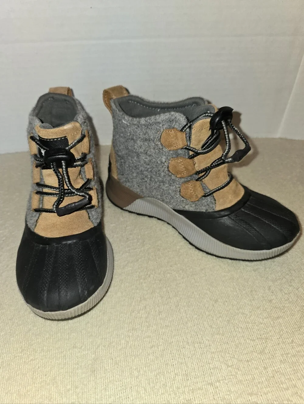 Sorel Kids Waterproof Duck Boot in Gray and Tan size 3